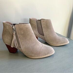 Vionic Sterling Gray Tan Suede Ankle Booties Boot Zip Tassel Women Sz 6 Heel